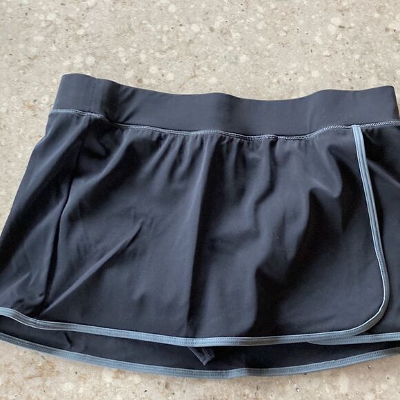 Land’s End 2 piece Swim Sport Altleisure skort Top shelf bra top blk gray 12/14 - Picture 1 of 14